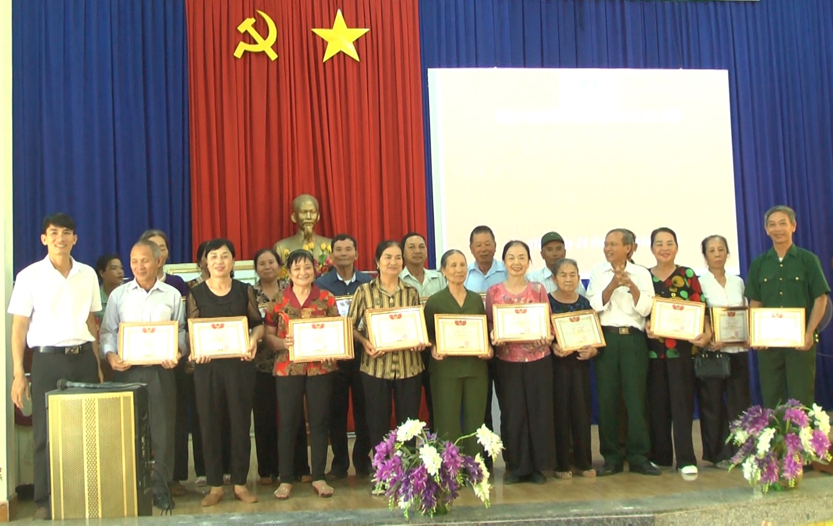 trao giấy cn NCT eatih
